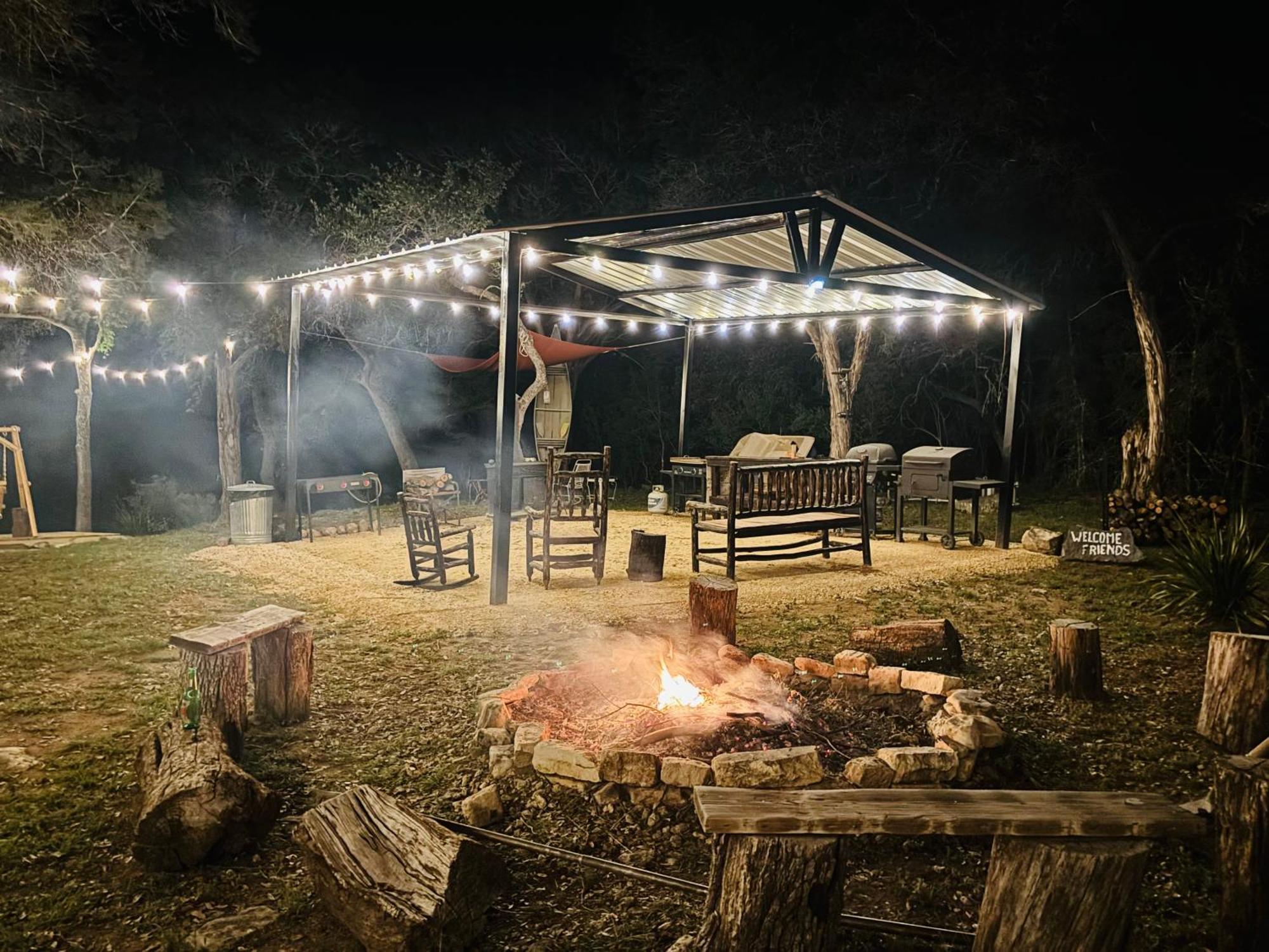 Tiny House - Our Little Piece Of Paradise Lakehills Exteriör bild
